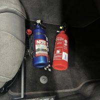 Feuerlöscher-Halter für Corvette C8 – inkl. 1-kg-ABC-Feuerlöscher