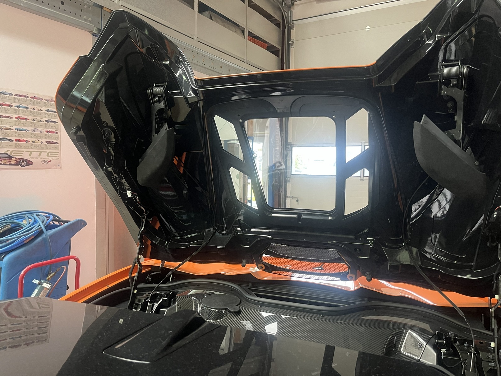 Motor-Sichtfenster Heckabdeckung – Corvette C8 Convertible (Carbon Flash) – Bild 2