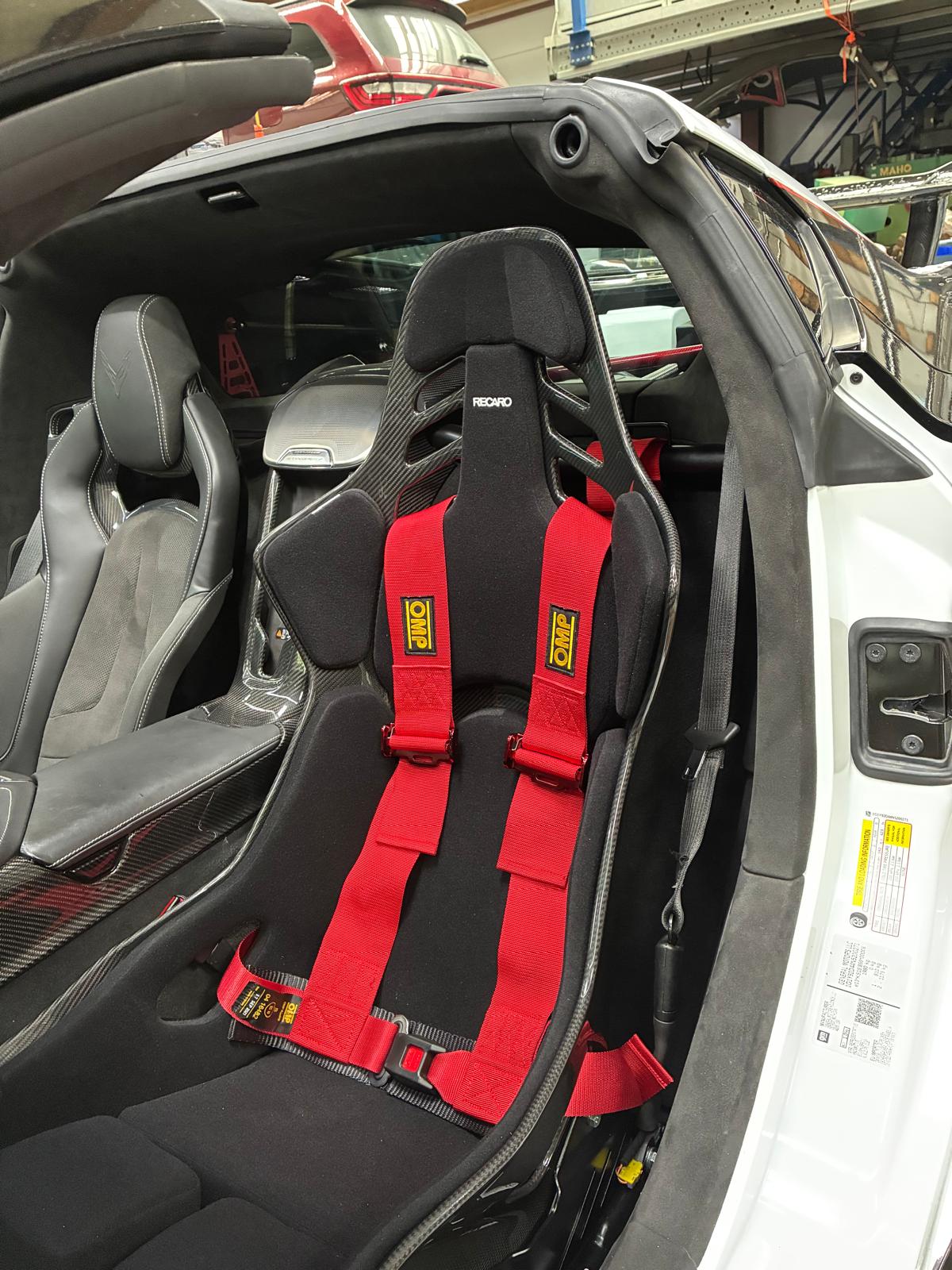 RECARO Podium L Velour Black ABE / FIA – Corvette C8 & Camaro Gen5/Gen6